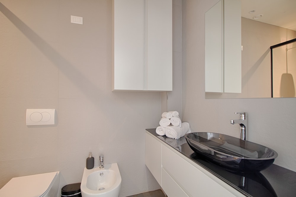 Elite Apartment, 2 Bedrooms, Lake View photo 3