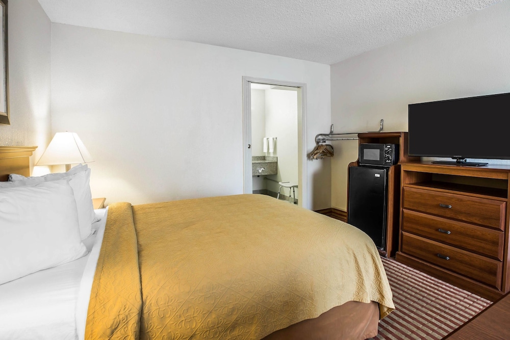 Room, 1 Queen Bed, Non Smoking - Photo 2