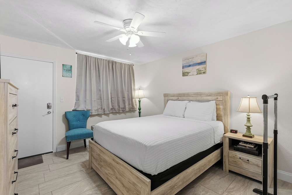 House, 1 Queen Bed with Sofa bed, Balcony, Ocean View (Daytona Sandpiper Harbour Beach 219)