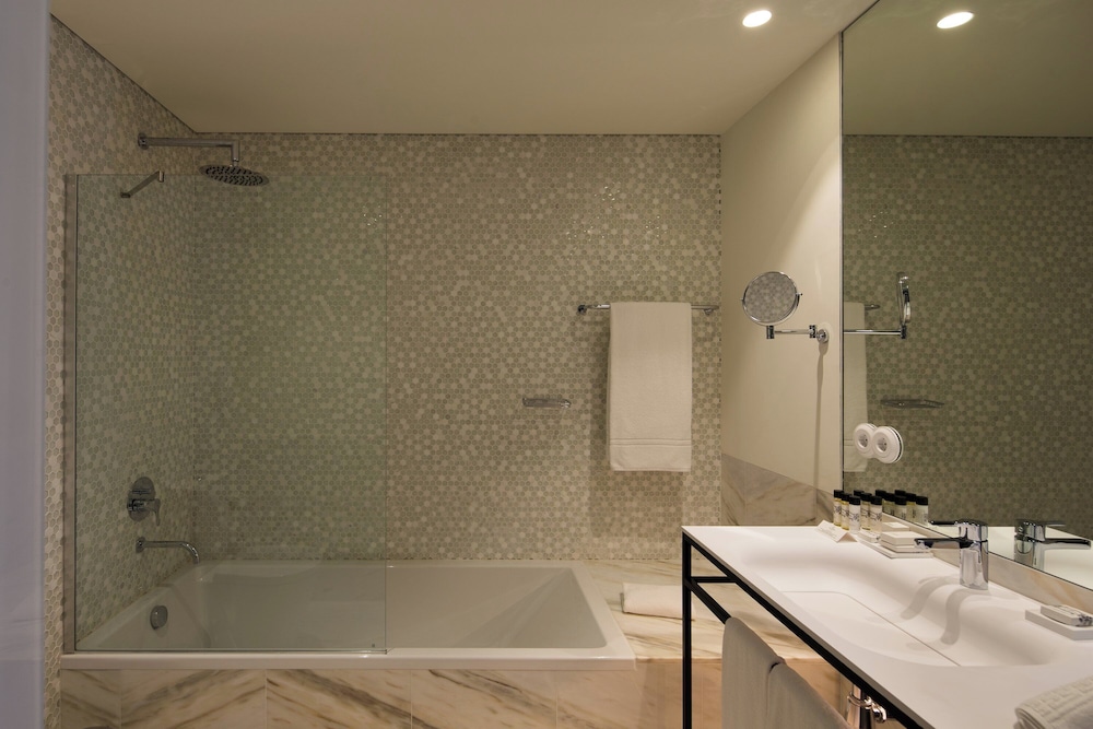 Executive Room (Grand View) thumbnail 5