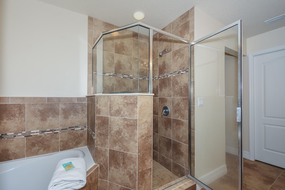 Large Corner Unit at Ocean Walk with Sneak Peak of the Ocean ~ OW20-501, Zdjęcie 12