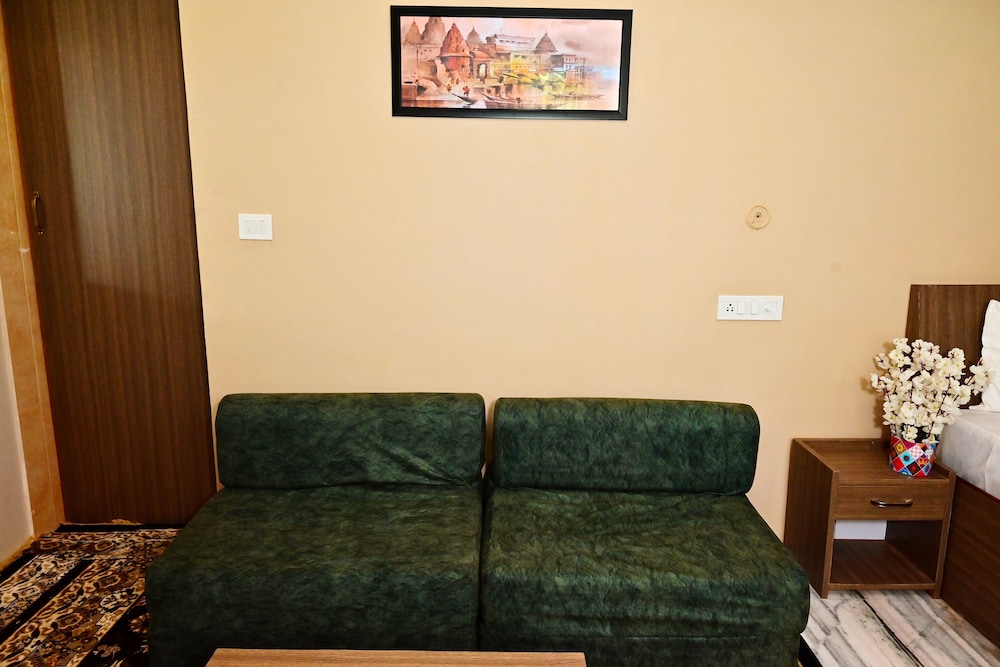 Family Room - Photo 8