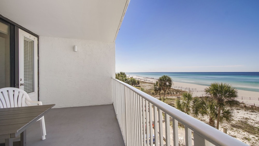 Studio, 2 Queen Beds, Balcony, Beach View photo 2