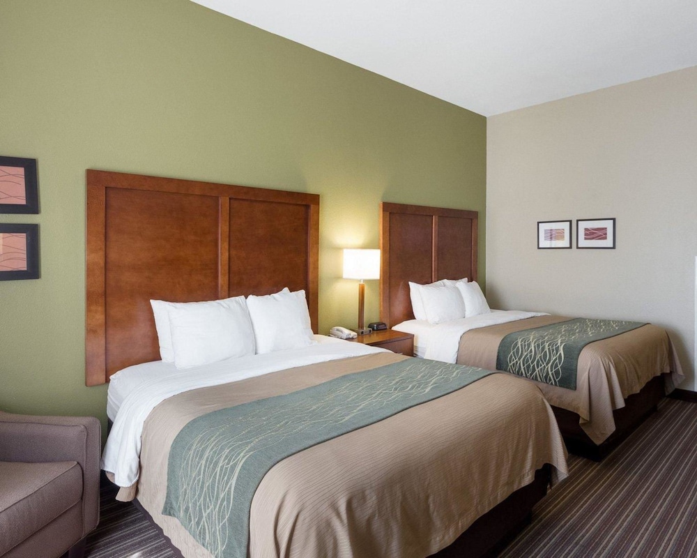 Standard Room, 2 Queen Beds, Non Smoking - Photo 2