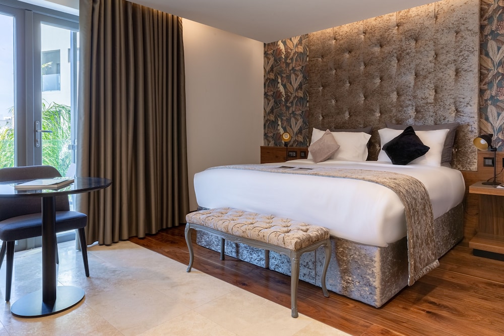 Deluxe Double or Twin Room photo 3