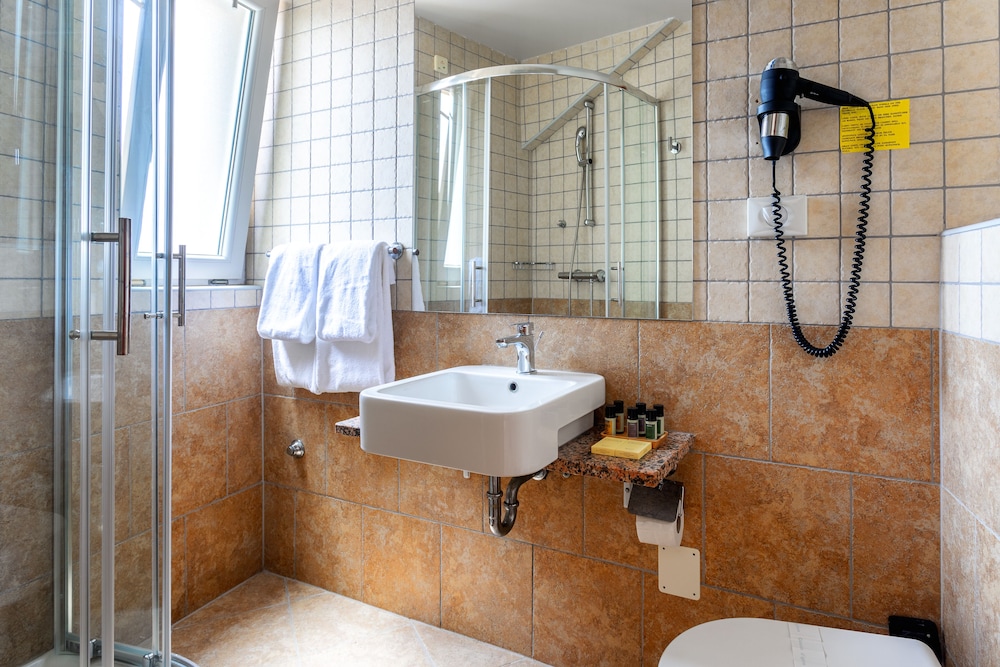 Superior room in annex building - Photo 9