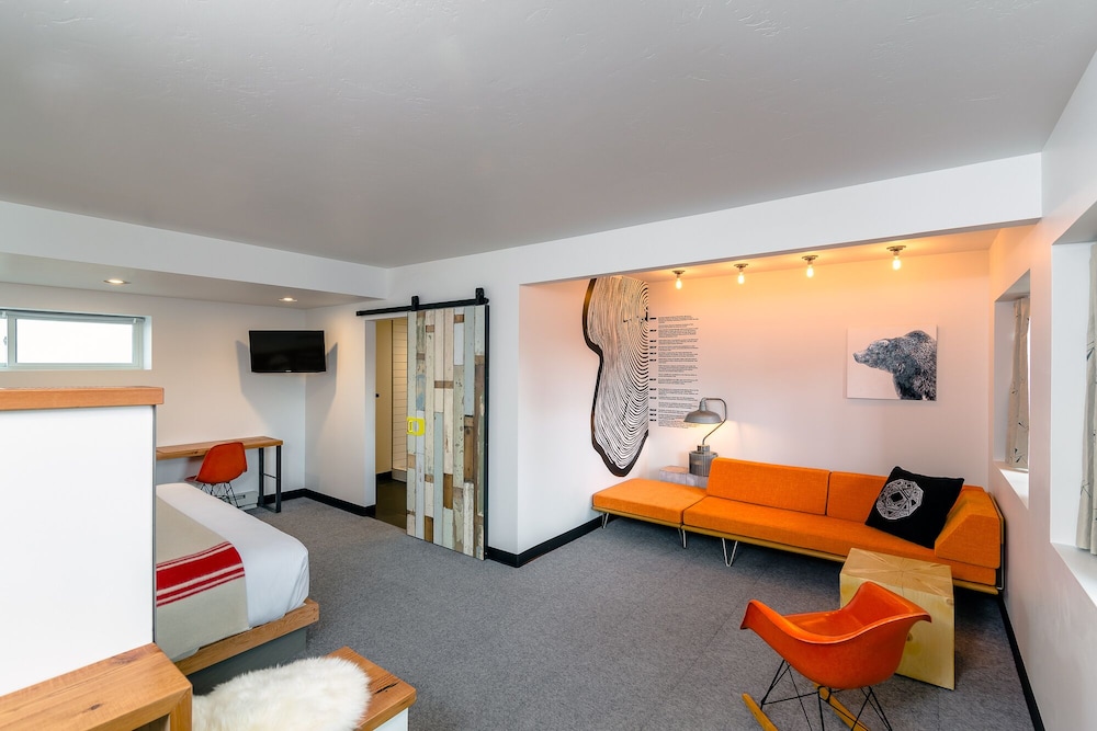 Deluxe Room, 1 King Bed (Grand Avenue King) photo 3