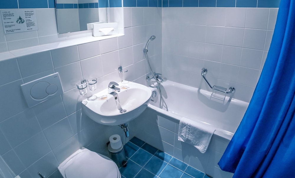 Standard Triple Room, Private Bathroom, Annex Building (Grange) photo 2