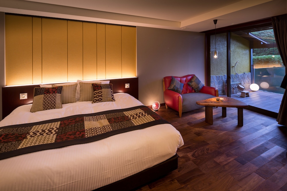 King 102, Open-Air Bath, Optional meals in dining room photo 2