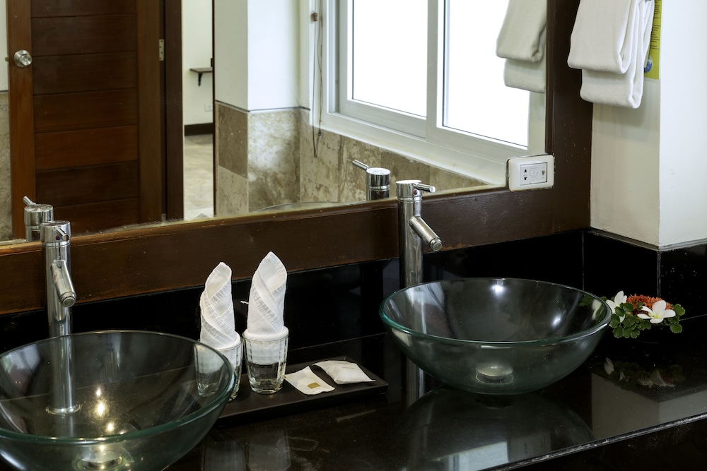 Two Bedroom Junior Suite - Photo 4