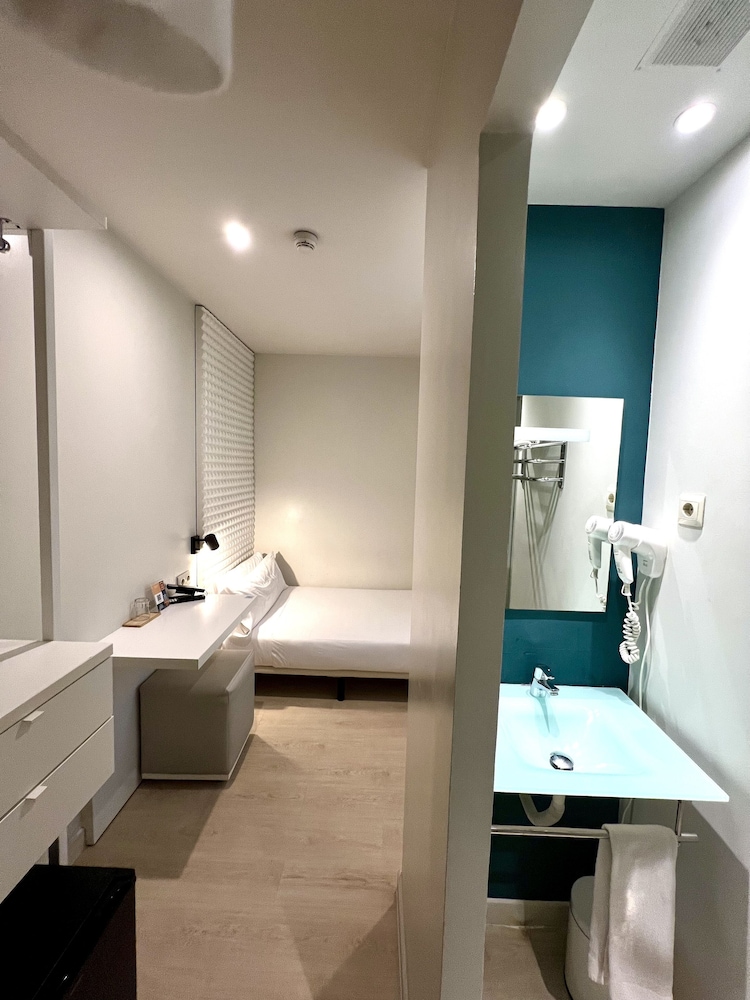 Single Room photo 3