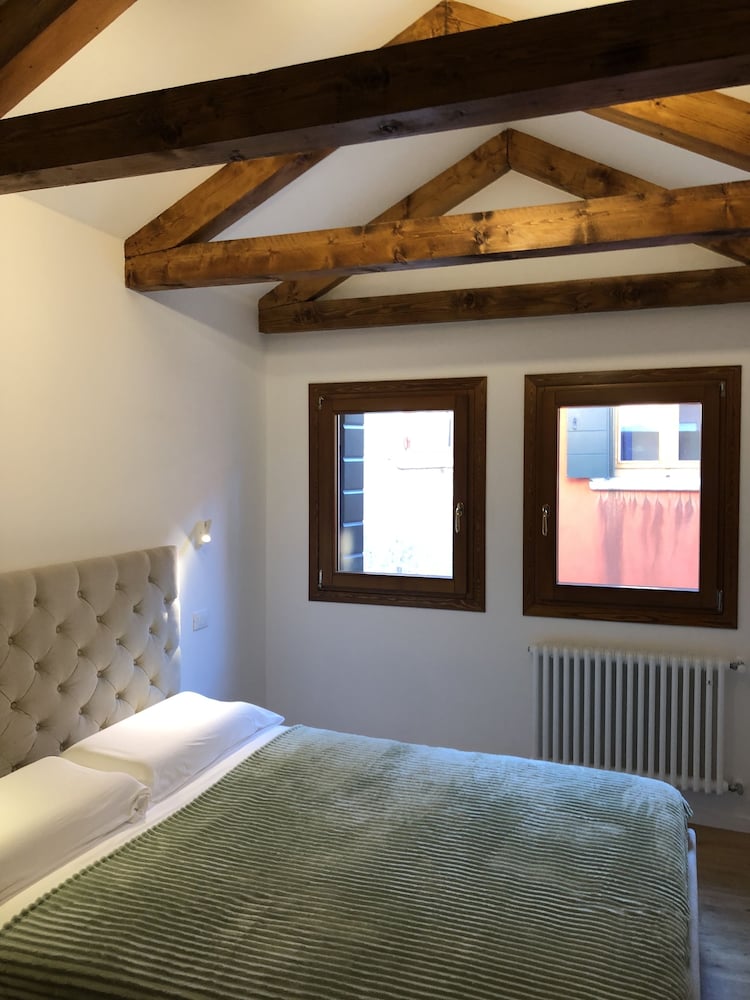 Romantic Studio Suite, 1 Queen Bed with Sofa bed photo 3