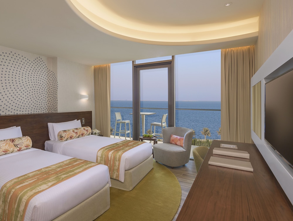 Deluxe Room with Balcony, Palm Sea View