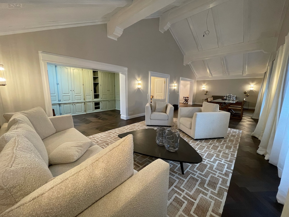 Luxury Studio Suite, 1 Bedroom, Balcony, Mountain View photo 1