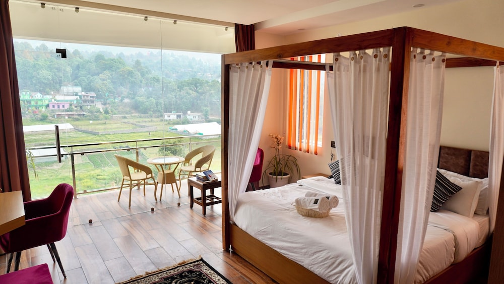 Superior Studio, Balcony, Valley View