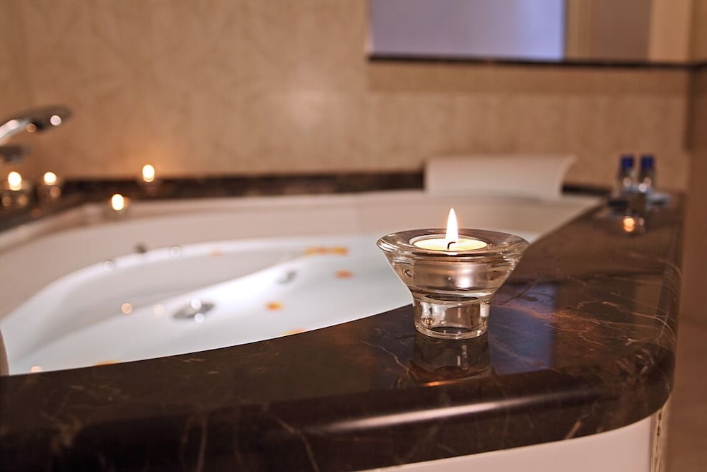 Luxury Double Room thumbnail 5