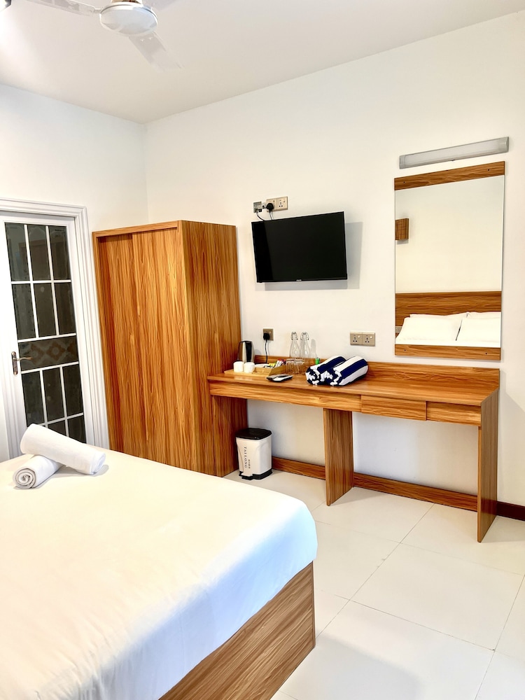 Deluxe Double Room - Photo 19