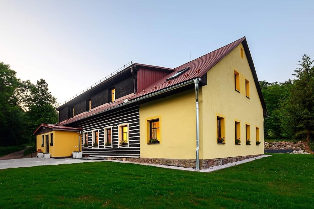 Villa photo 2