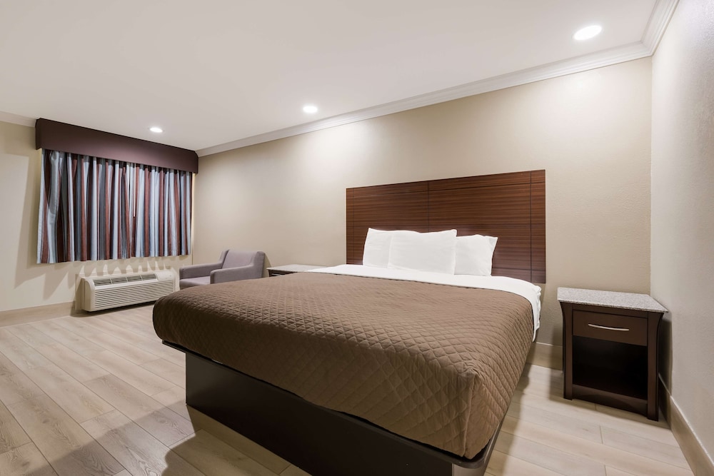 Americas Best Value Inn Houston Heights at I-45, Photo 4