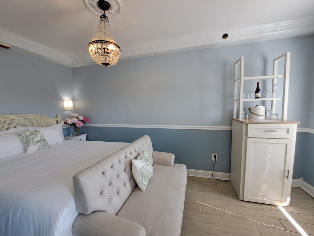 Deluxe Room, 1 Queen Bed, Terrace photo 3