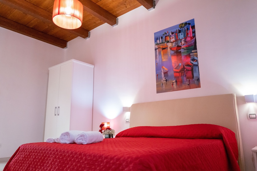 Standard Double or Twin Room, 6 Bedrooms photo 2