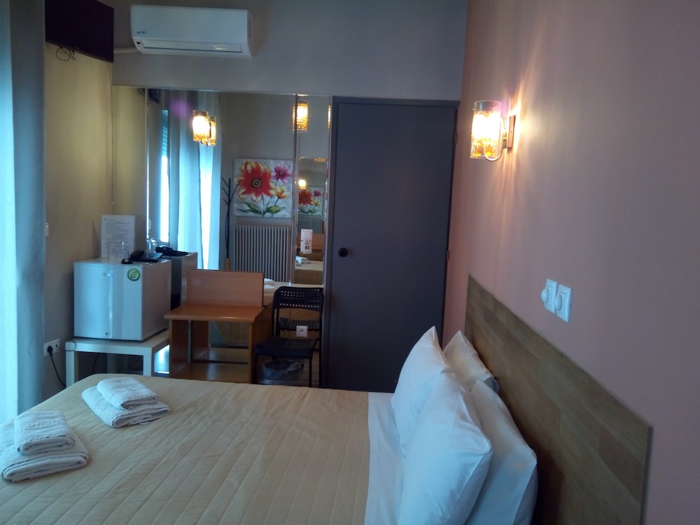Economy Double Room photo 3