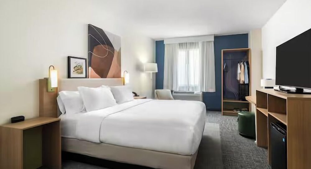 Room, 1 King Bed, Accessible (Hearing) - Photo 1