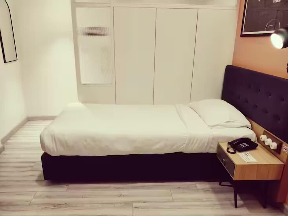 Deluxe Single Room photo 3