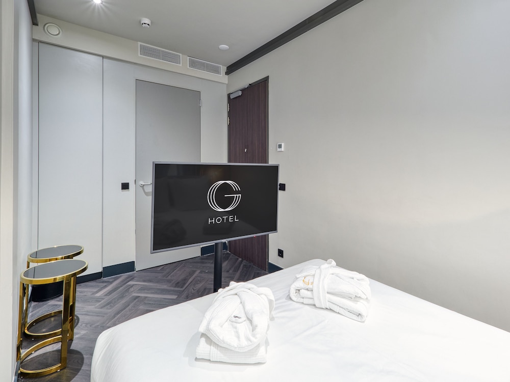 Small Double bed Room