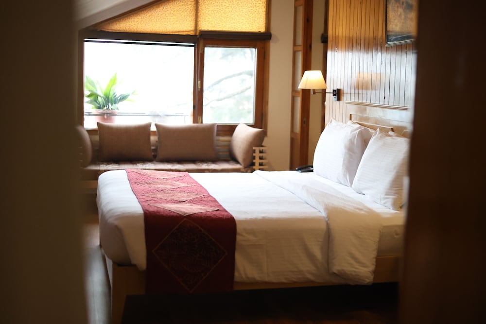 Interconnected Family Rooms with Jacuzzi - Photo 6