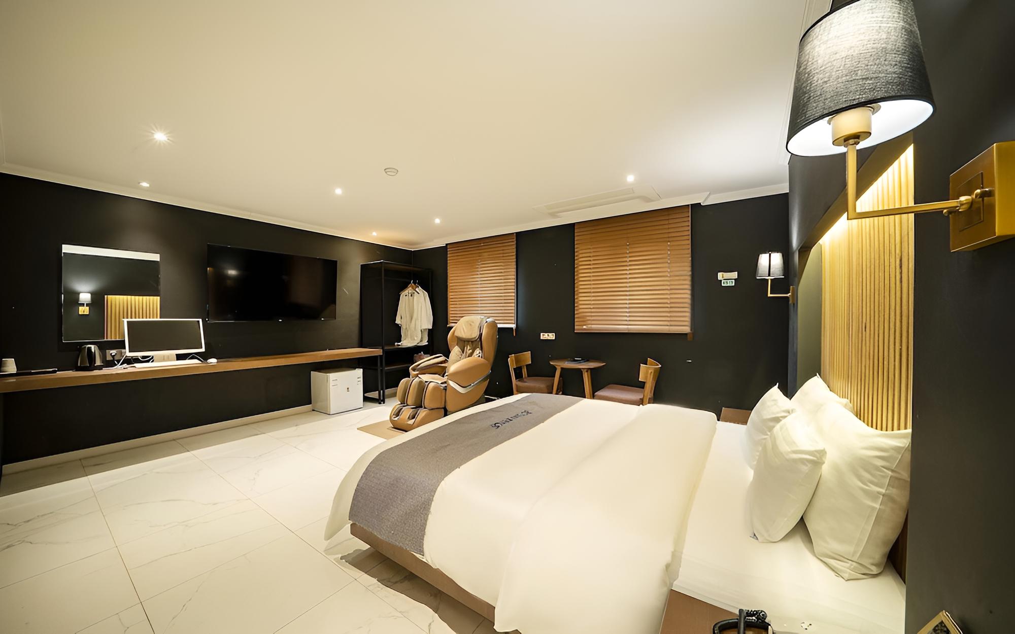 Room (Deluxe-Massage chair (electric blanke) photo 3