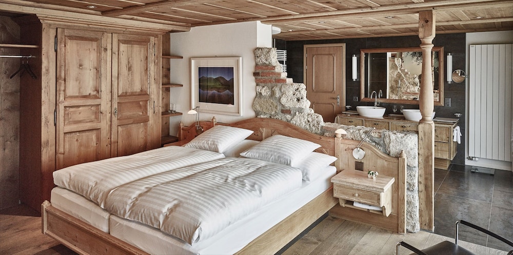Deluxe Suite, Balcony, Mountain View