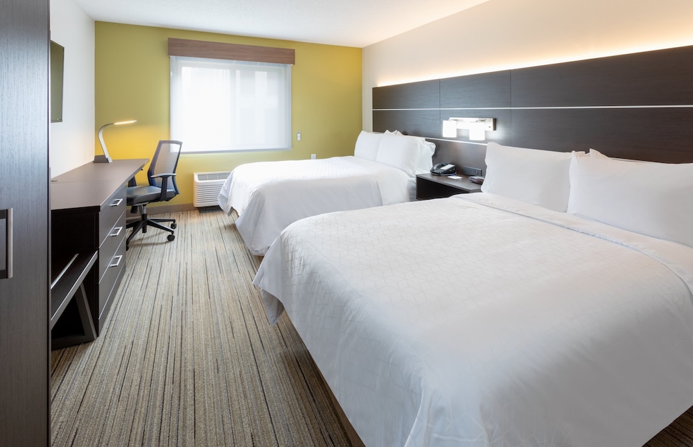 Standard Room, 2 Double Beds, Roll-in Shower (Communications Accessible) - Photo 1