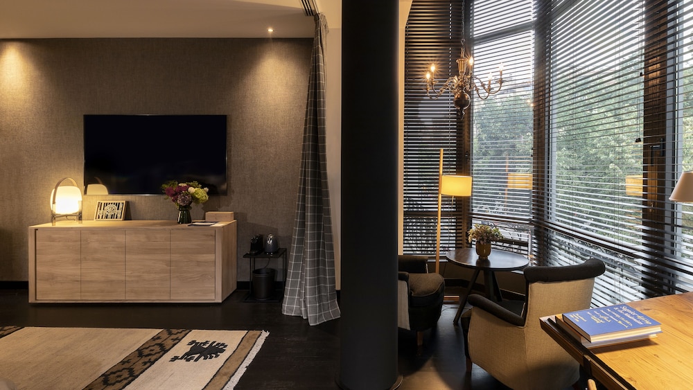 Grand Studio Suite thumbnail 5