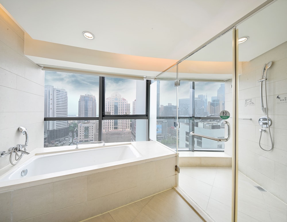 1 King Premium Corner Room - Photo 3