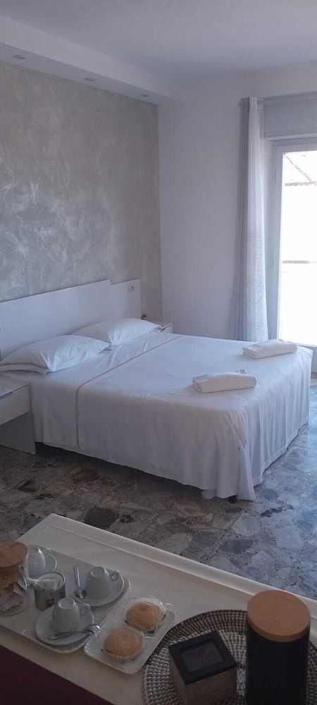 Superior Room, Balcony, Partial Sea View photo 2
