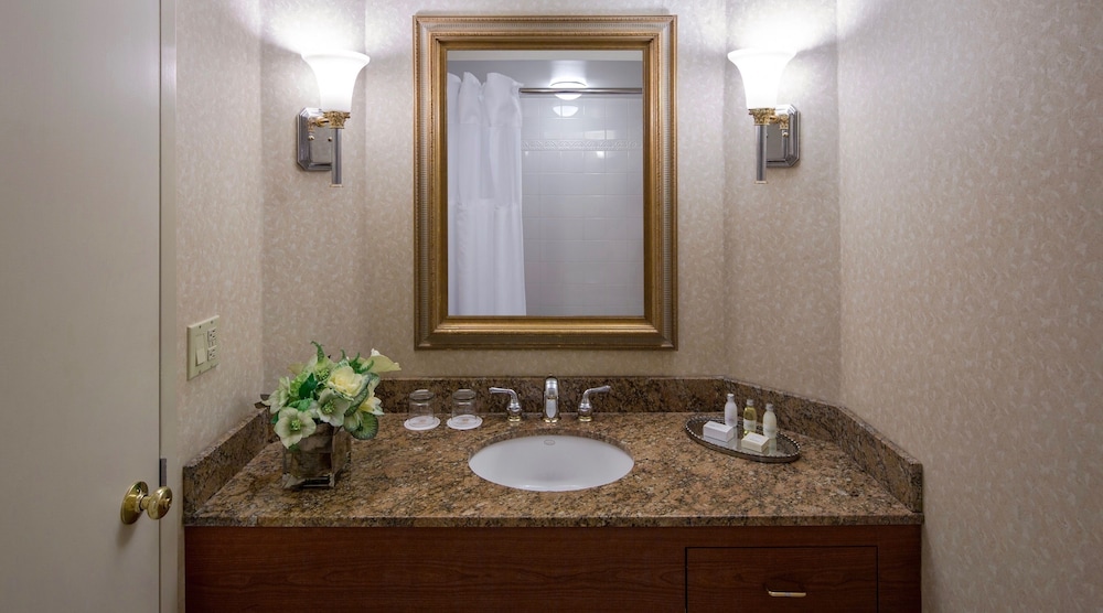 Premium Double Room, 2 Double Beds - Photo 2