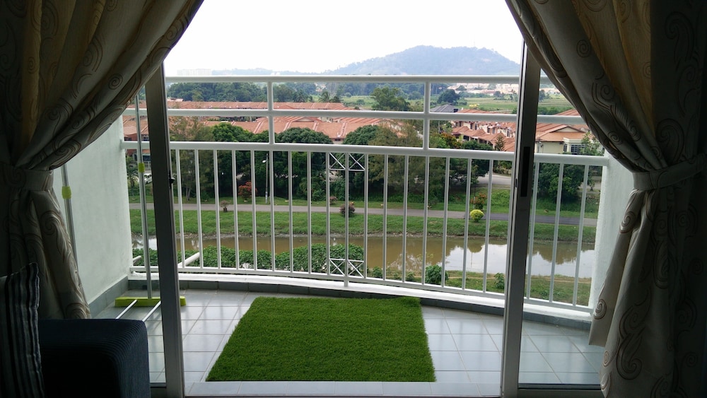 Apartment, 3 Bedrooms, Accessible, Garden View photo 3