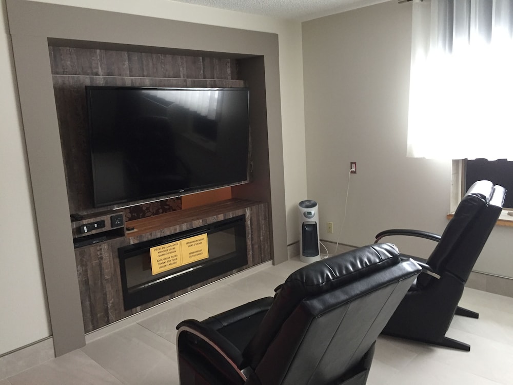 Principale Suite, 1 King and 1 murphy bed, Jetted Tub photo 2