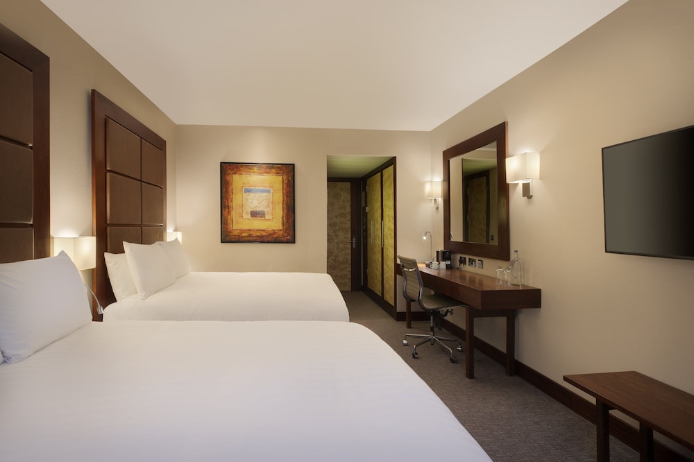 Superior room with 2 Queen beds thumbnail 5