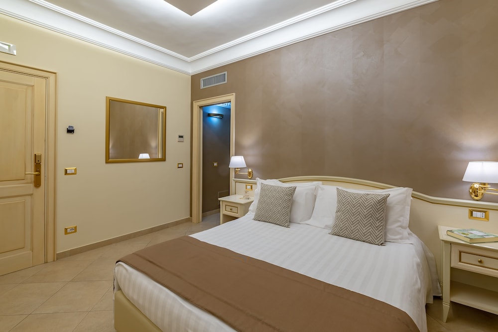 Family Room, City View (201) - Photo 14