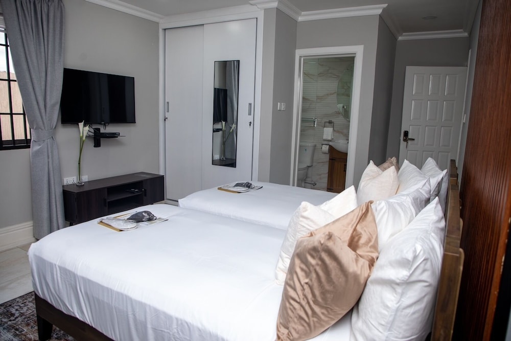 Deluxe Double or Twin Room photo 2
