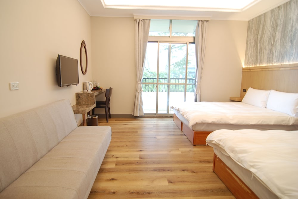 Standard Quadruple Room, 2 Double Beds, Non Smoking photo 1