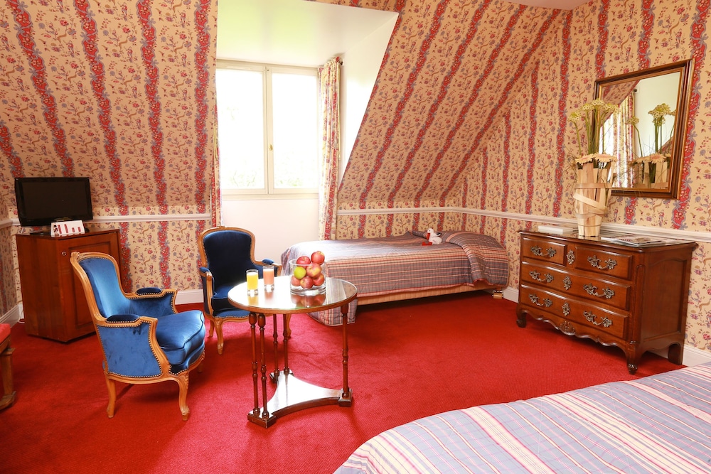 Tradional Family Room