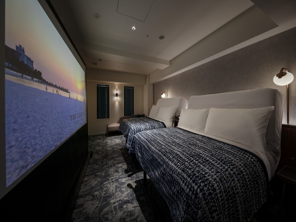 Superior Twin Room (Theatre Room with Projector) - Photo 1