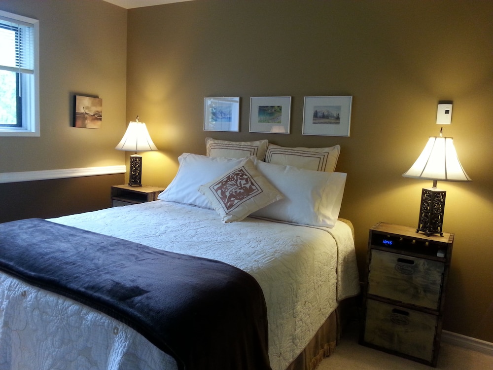 Deluxe Room, 1 Queen Bed photo 1