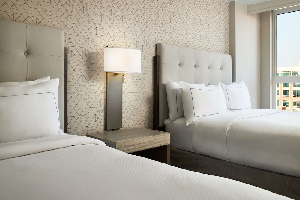 Studio Suite, 2 Queen Beds (Plaza View) - Photo 2