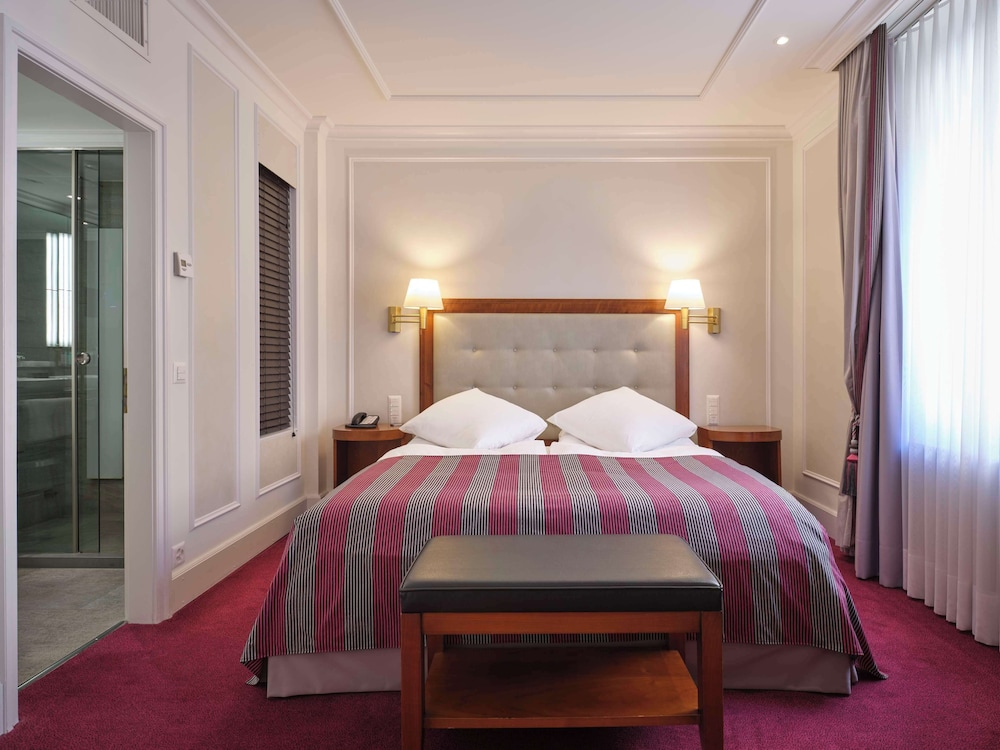 Junior Suite, 1 King Bed with Sofa bed - Photo 2
