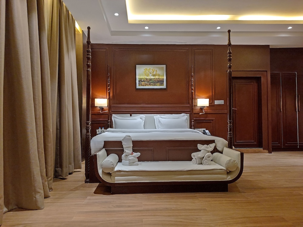 Luxury Suite, Pool View photo 3