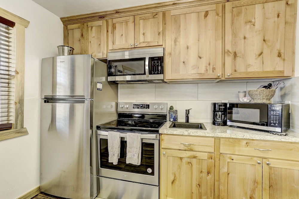 Room, Kitchenette photo 2